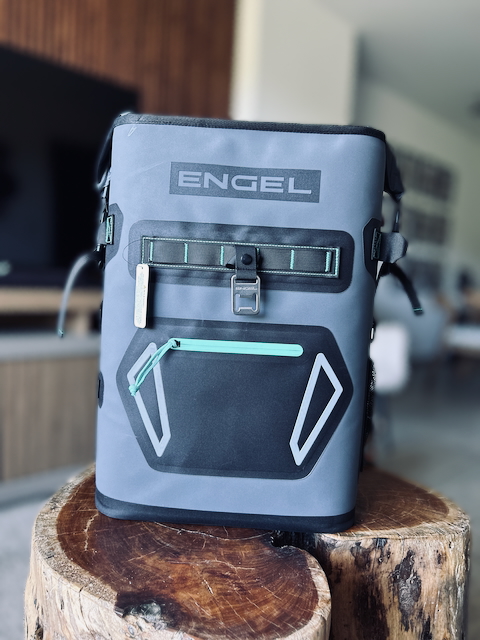 ENGEL Roll-Top (9) - Premium Guide-Tested
Field-Tested Performance Results:
3-4 days ice retention (independently verified)Welded seams (not sewn) - zero air/water leaksSubmersible waterproof - functions as emergency dry bag840 denier fabric with TPU laminate for puncture resistanceVacuum valve technology - removes air for better cooling25-quart capacity - holds 24 cans + ice